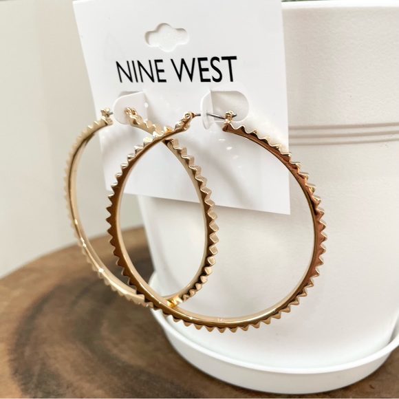 oversized gold Nine West hoop earrings - Picture 7 of 8